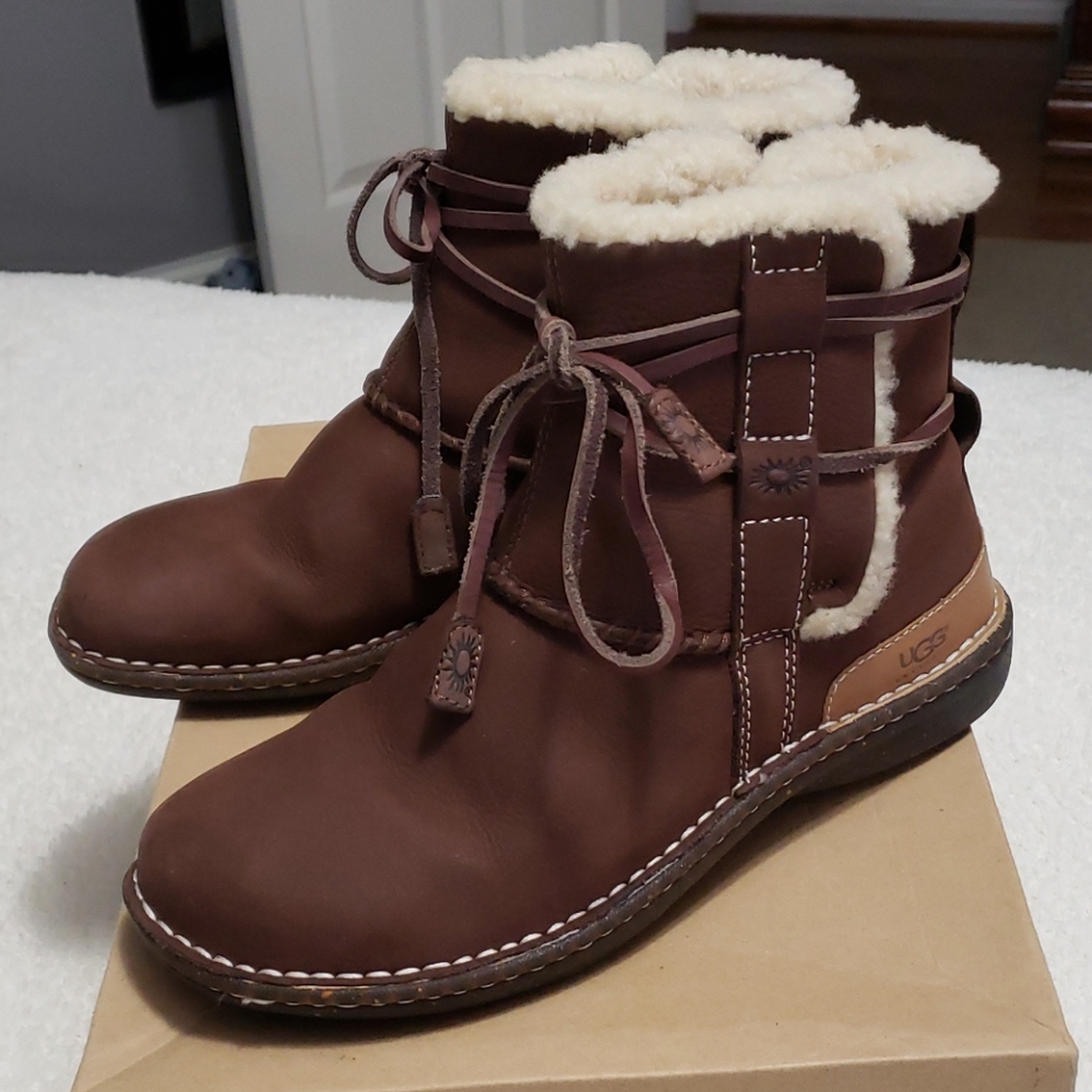 UGG Boots, style La Jolla, brown